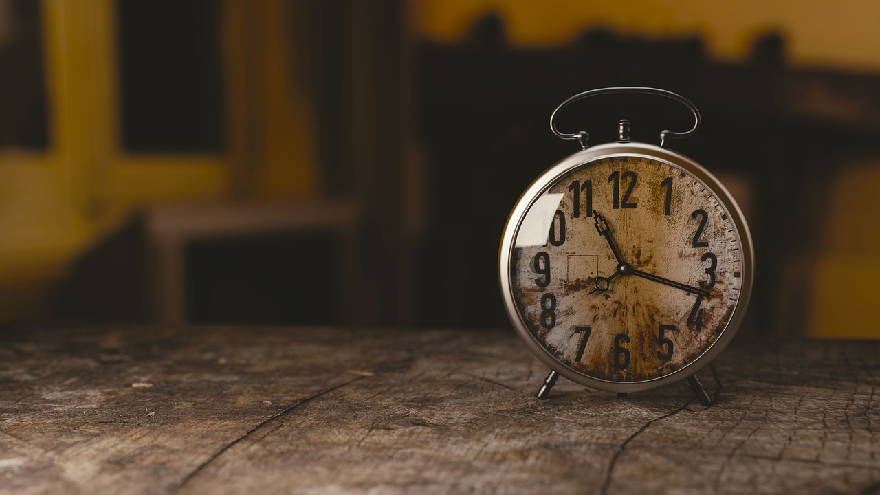 Chalet vs. Traditional: Choosing the Right Cuckoo Clock Style